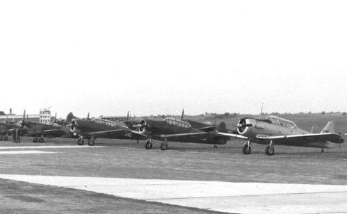 T-6D 361 Harvard III 351 og 352 Spitfire PR XI 451 og Spitfires Værløse (Foto Palle Borch)